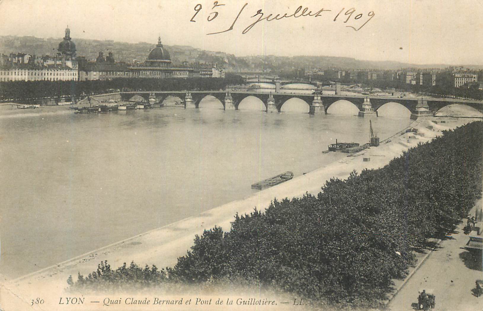 CPA Lyon Quai Claude Bernard et Pont de la Guillotiere