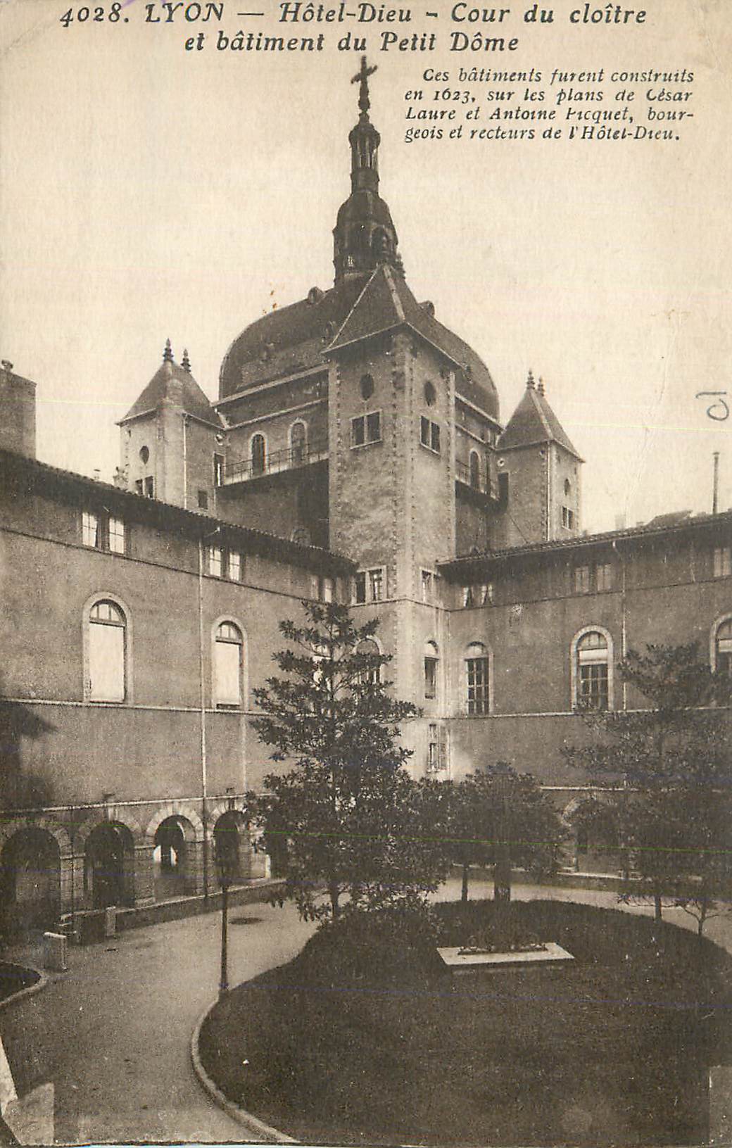 LYON — Hôtel-Dieu — Cour du cloître et bâtiment du Petit Dôme — n° 4028