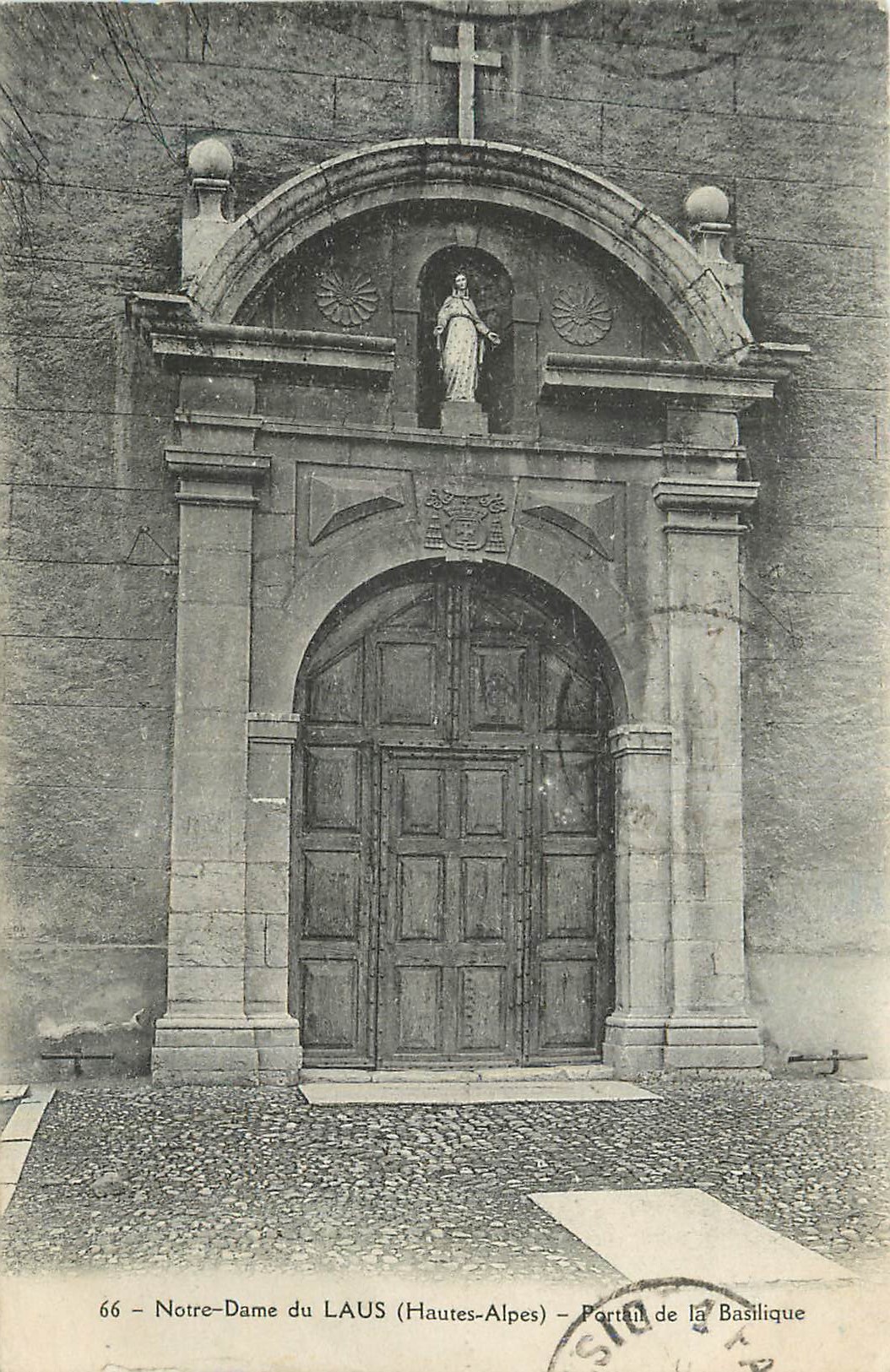 Notre-Dame du LAUS (Hautes-Alpes) — Portail de la Basilique