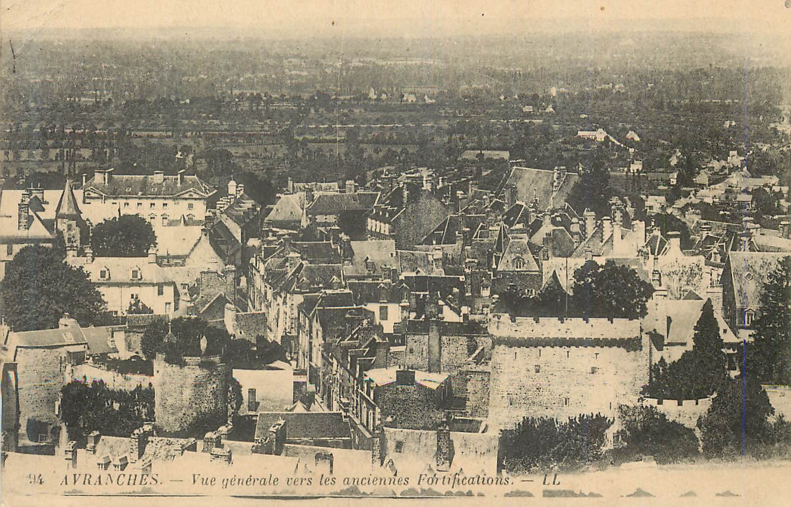 Avranches — Vue générale vers les anciennes fortifications — LL