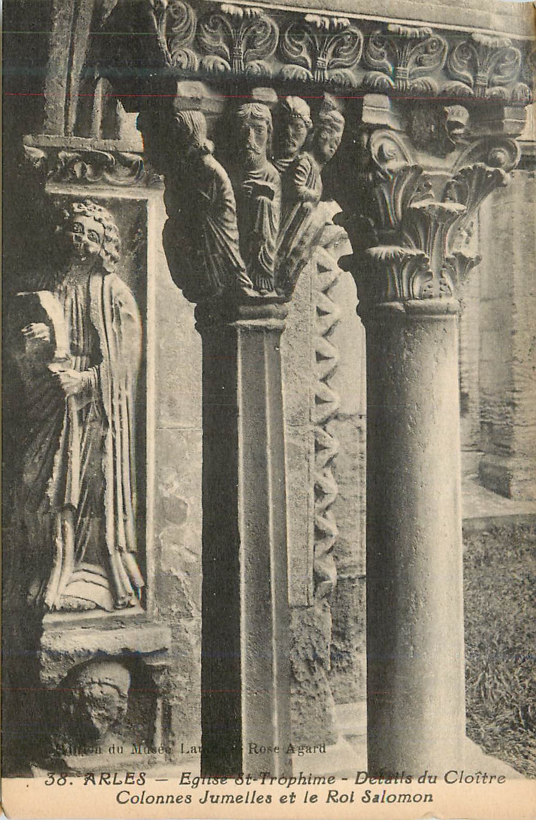 Arles — Église St-Trophime — Détails du Cloître