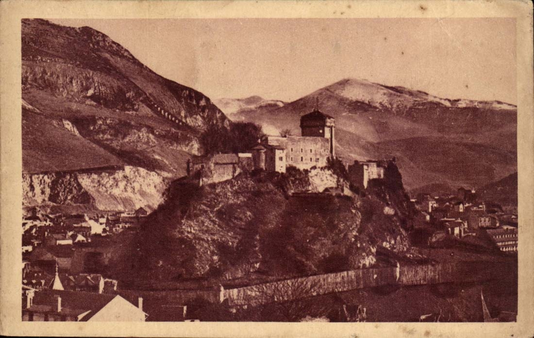Lourdes CPA Le chateau fort