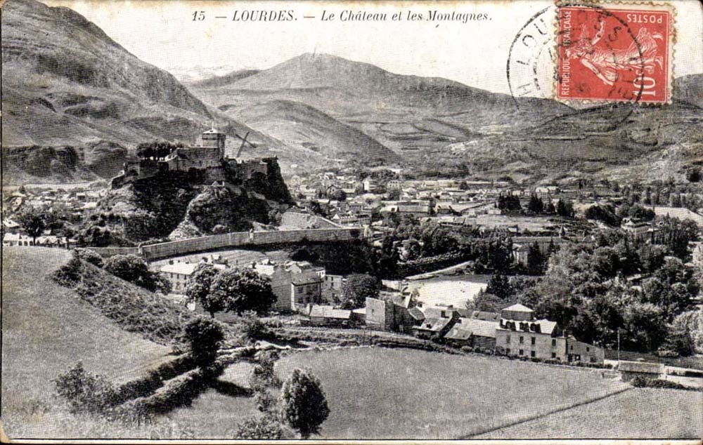 Lourdes CPA Le chateau et les montagnes 