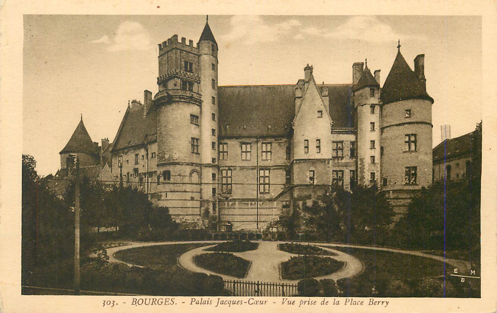 CPA Bourges palais jacques coeur vue prise de la place berry