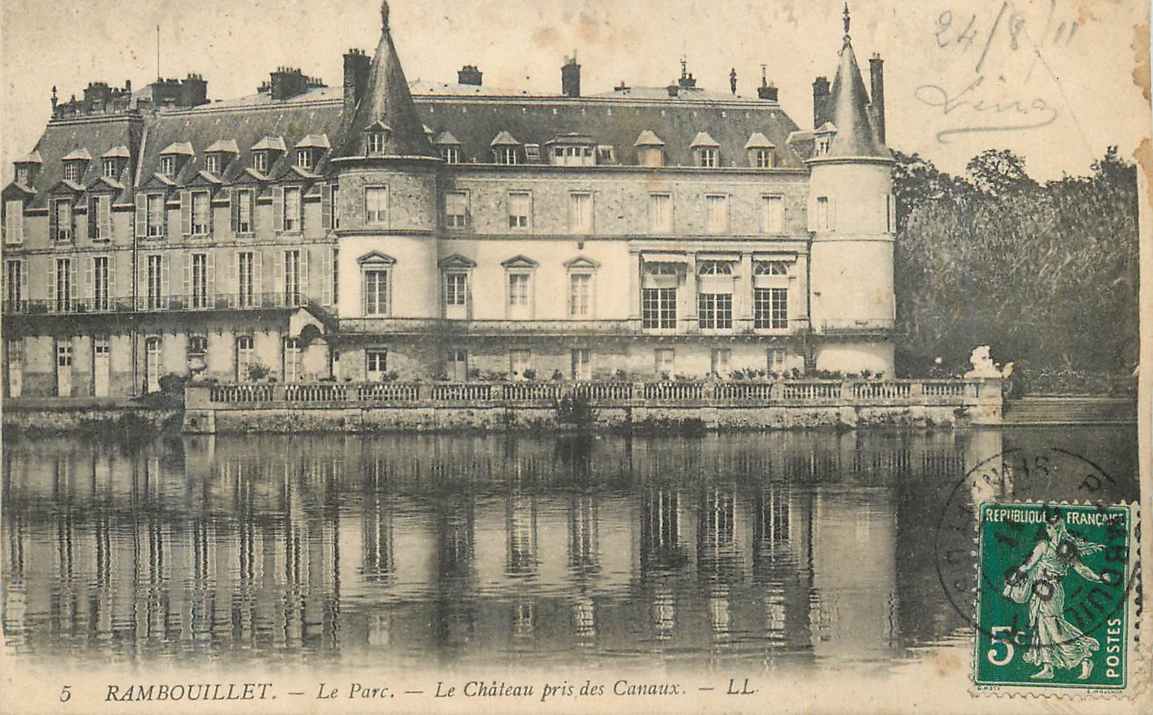 Rambouillet — Le Parc — Le Château pris des Canaux — LL