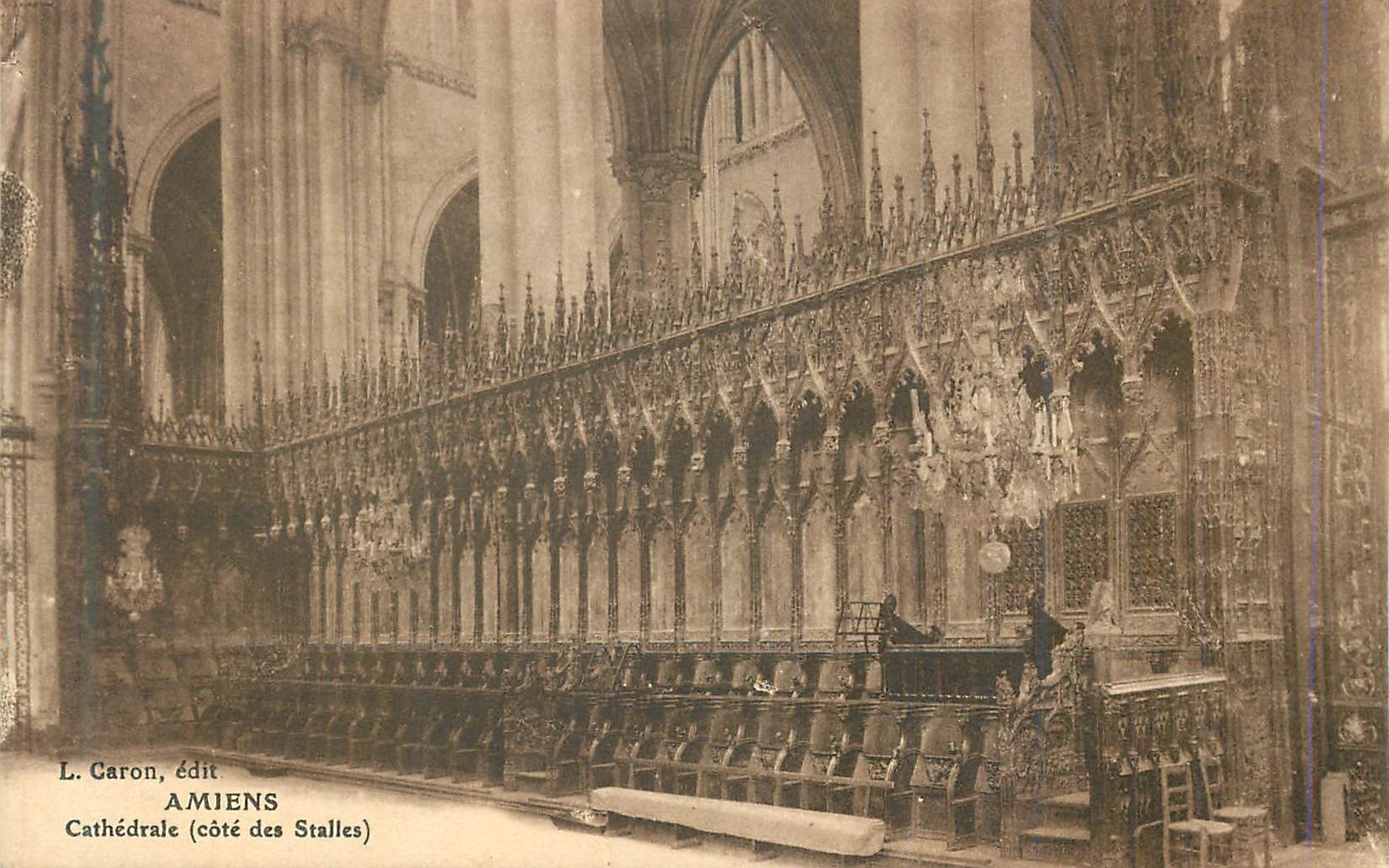 Cathédrale d'Amiens — côté des stalles — L. Caron, édit.