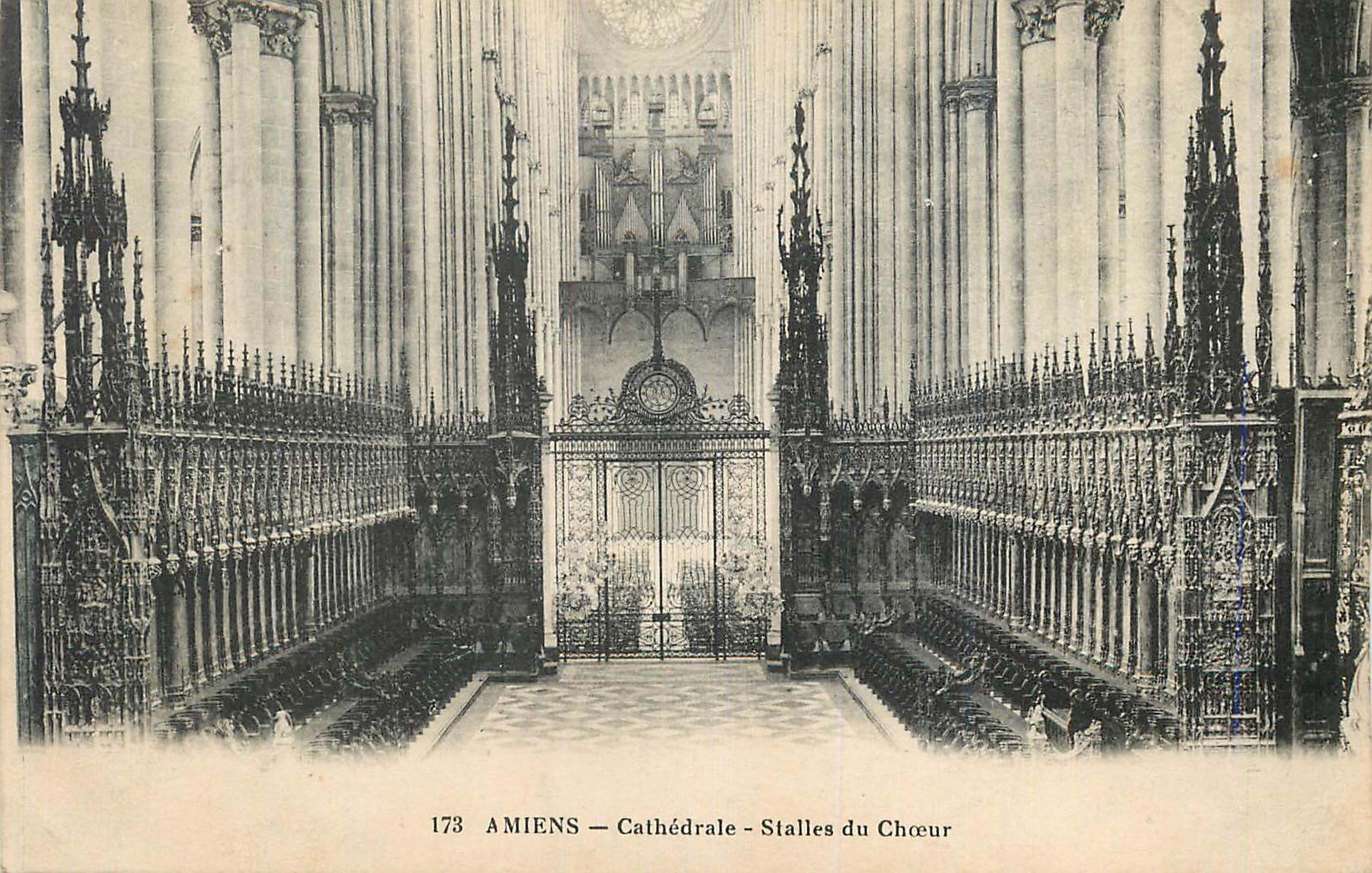 CPA Amiens cathedrale stalles du chœur Orgue
