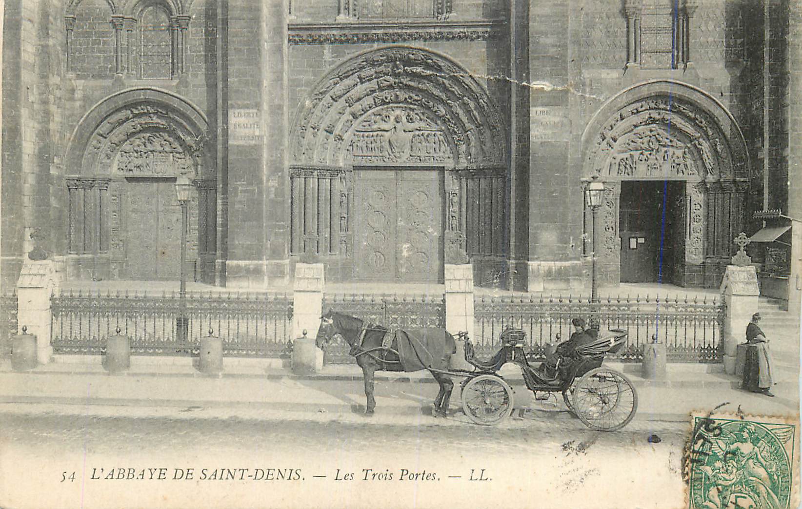 CPA L abbaye de saint denis les trois portes