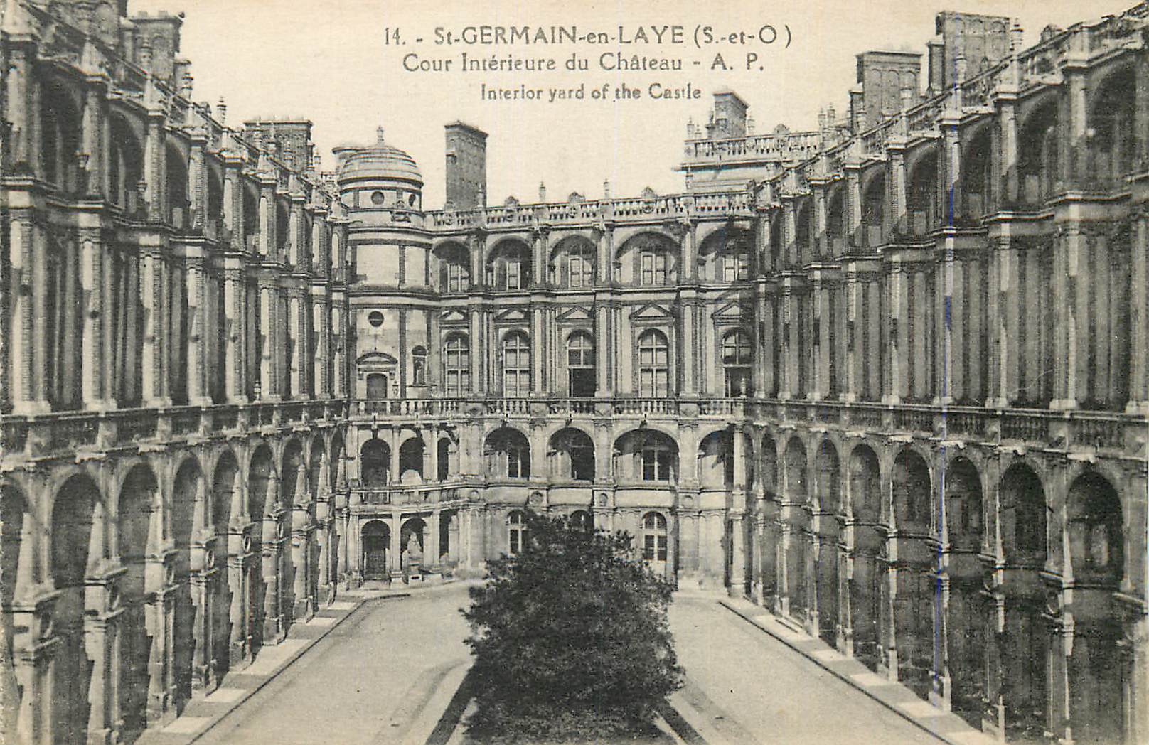 St-GERMAIN-en-LAYE — Cour Intérieure du Château — A. P. n°14