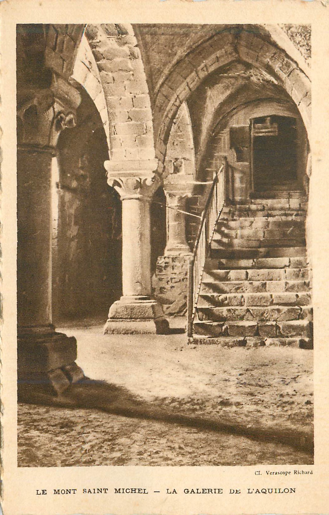 CPA Le mont saint michel la galerie de l aquilon