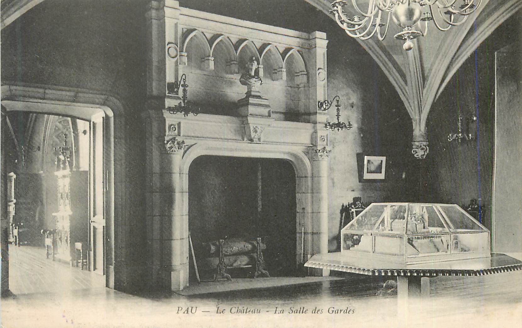 CPA Pau le chateau la salle des gardes