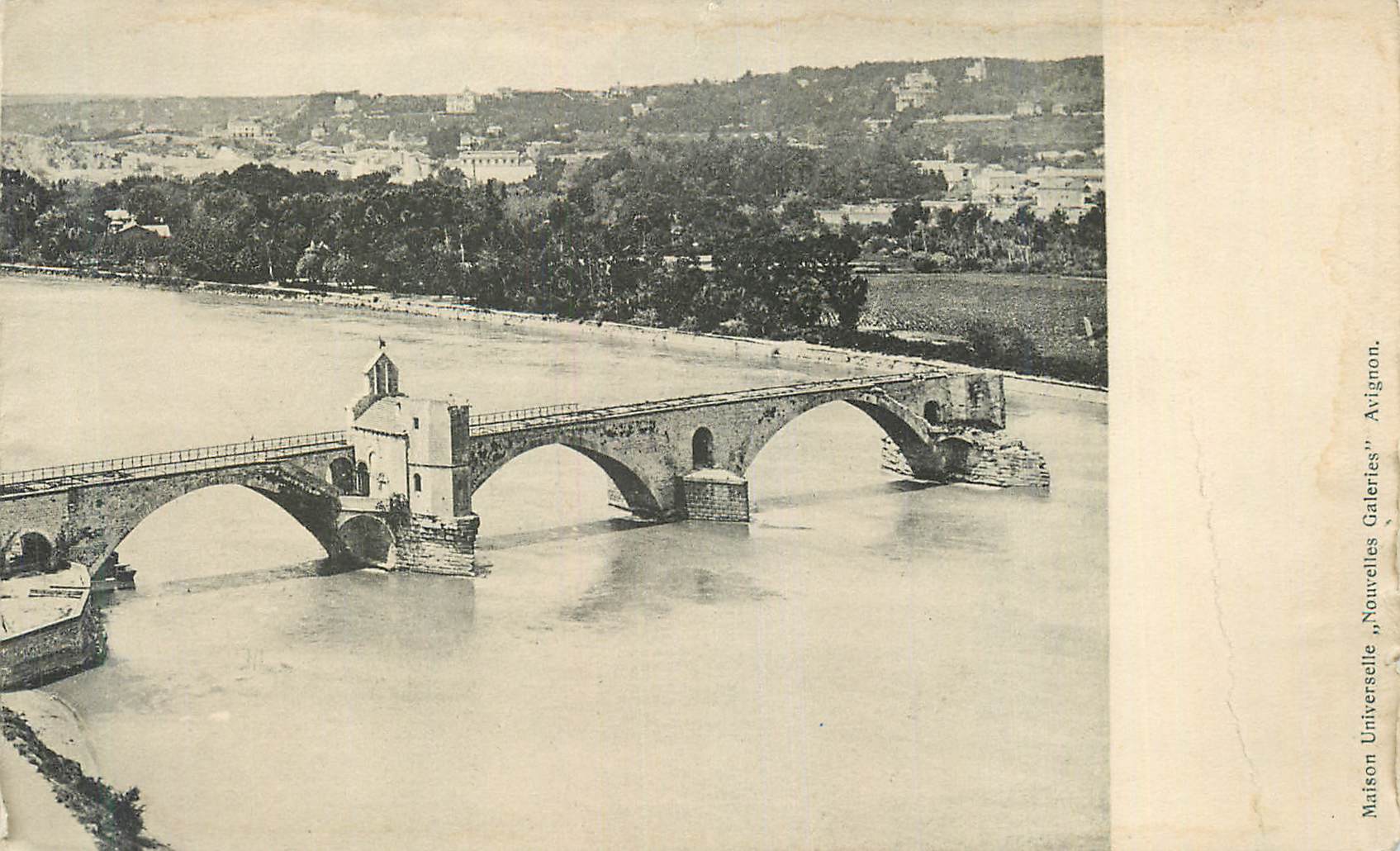 CPA Maison universelle nouvelles galerie avignon