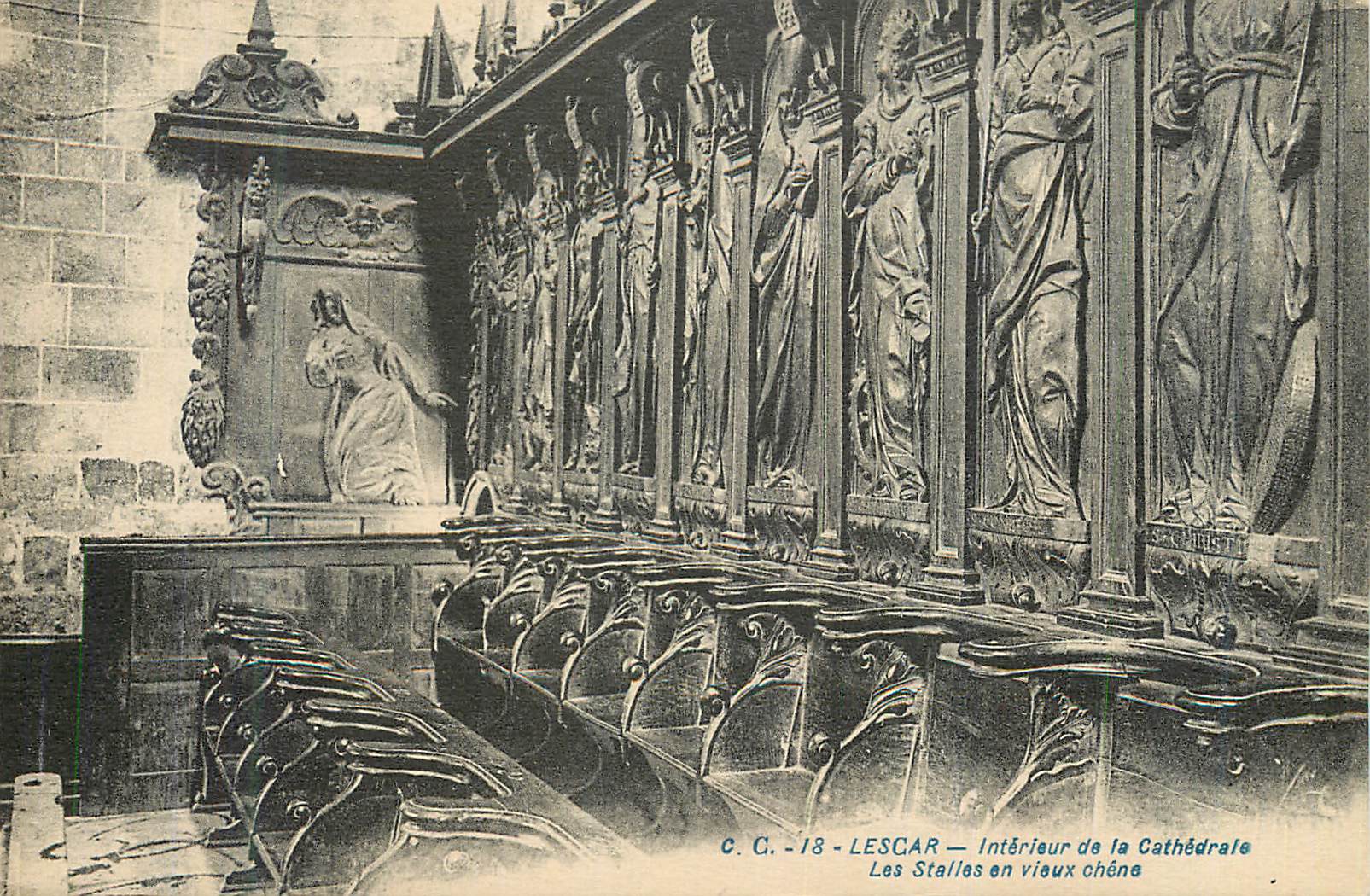 CPA Lescar interieur de la cathedrale les stalles en vieux chene