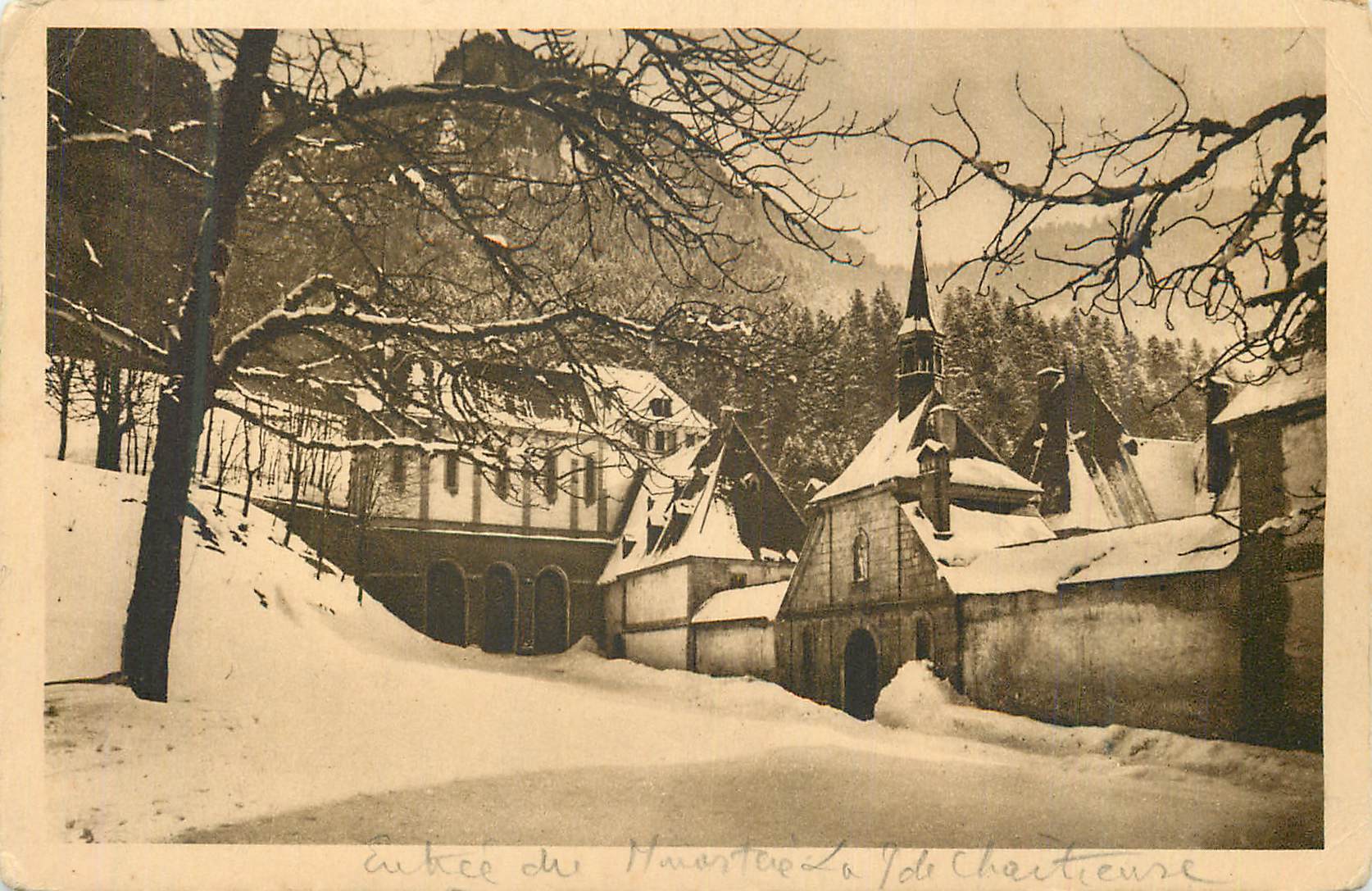 CPA Dauphine entree du monastere de la grande chartruese en hiver