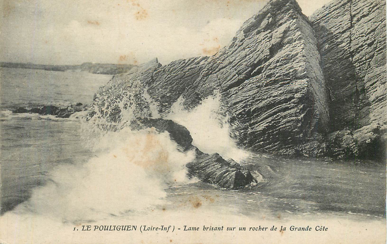 Le Pouliguen (Loire-Inf) — Lame brisant sur un rocher de la Grande Côte