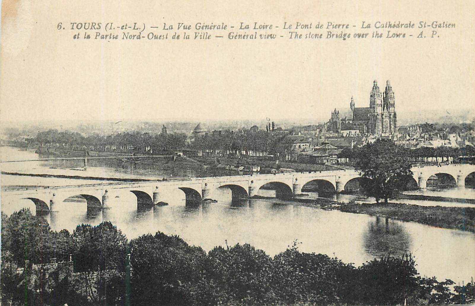 CPA Tours (i et l) la vue generale la loire le pont de pierre la cathedrale st gatien et la partie nord ouest de la vill