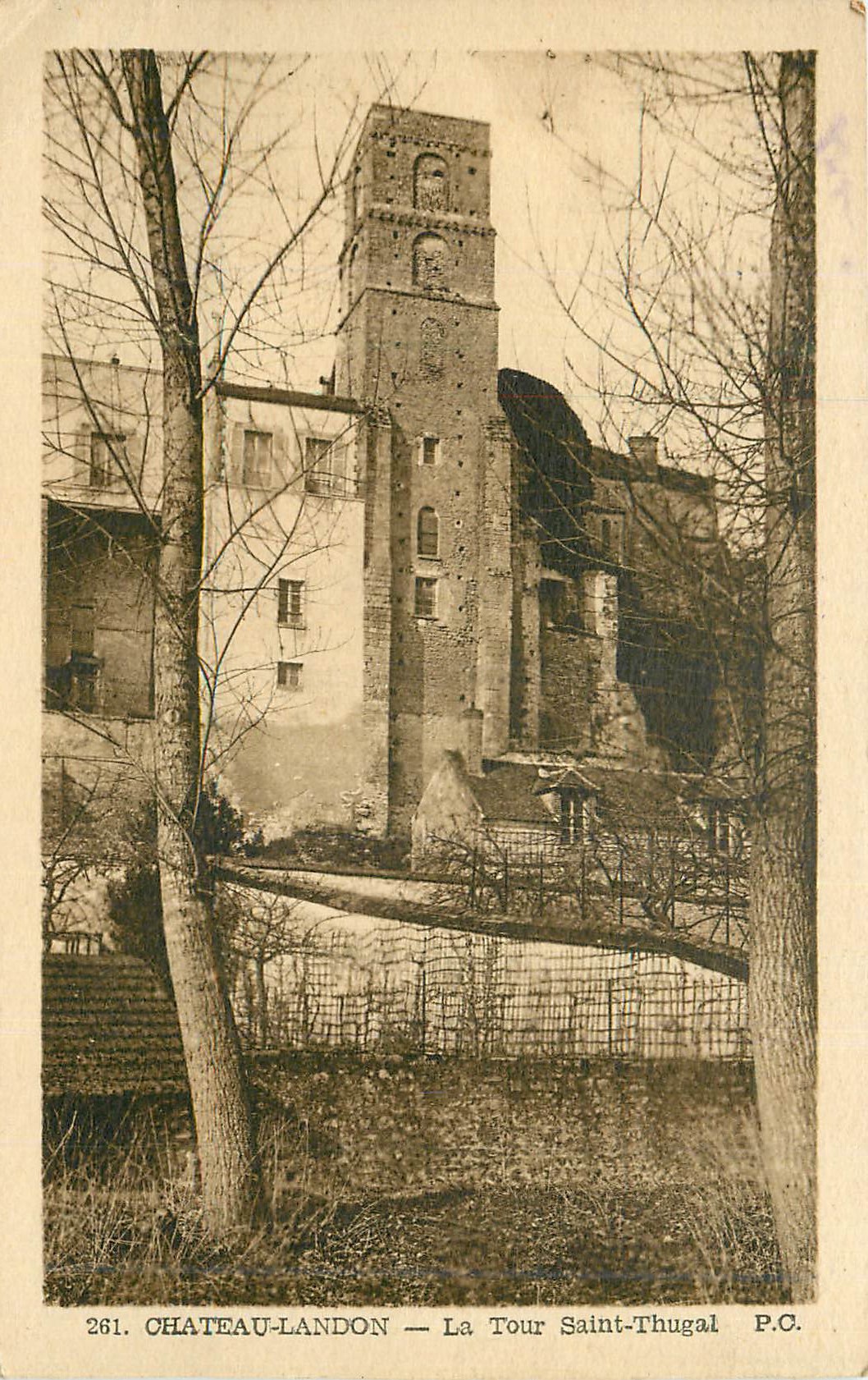 CPA Chateau landon la tour saint thugal