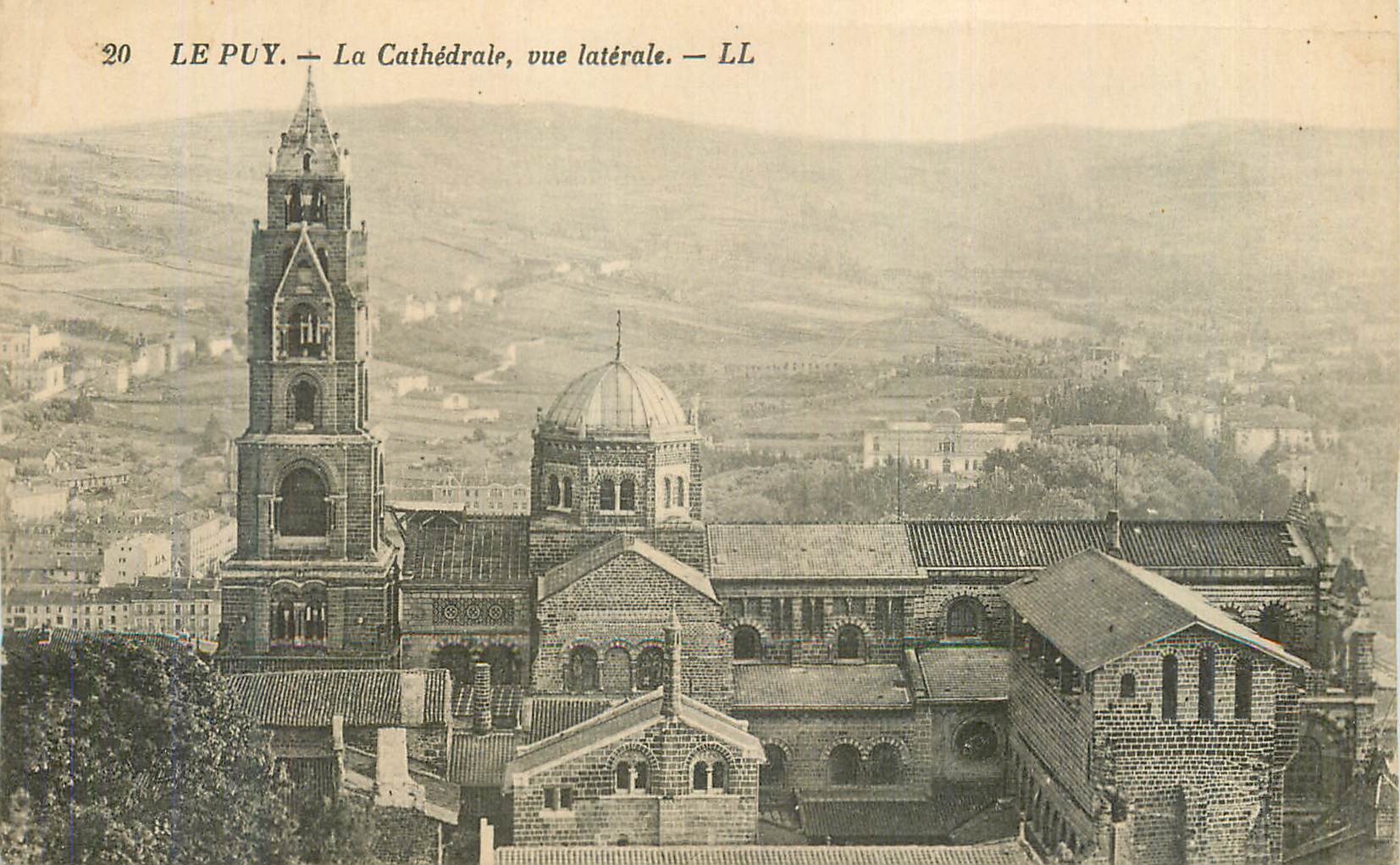 CPA Le puy la cathedrale vue laterale