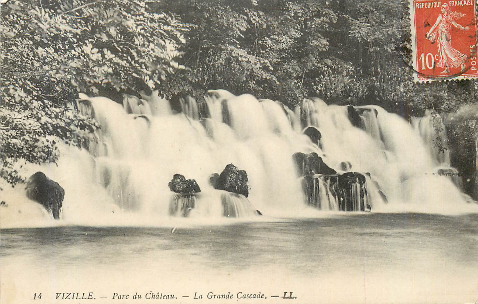 CPA Vizille parc du chateau la grande cascade