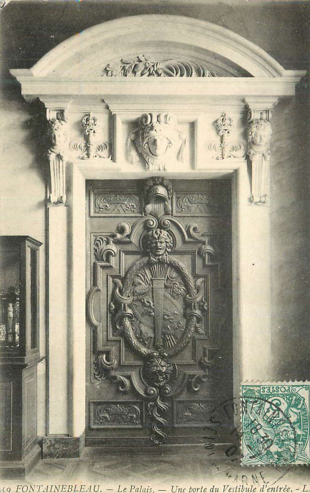 Fontainebleau — Das Schloss — Eine Tür des Eingangsvestibüls — L. Marne