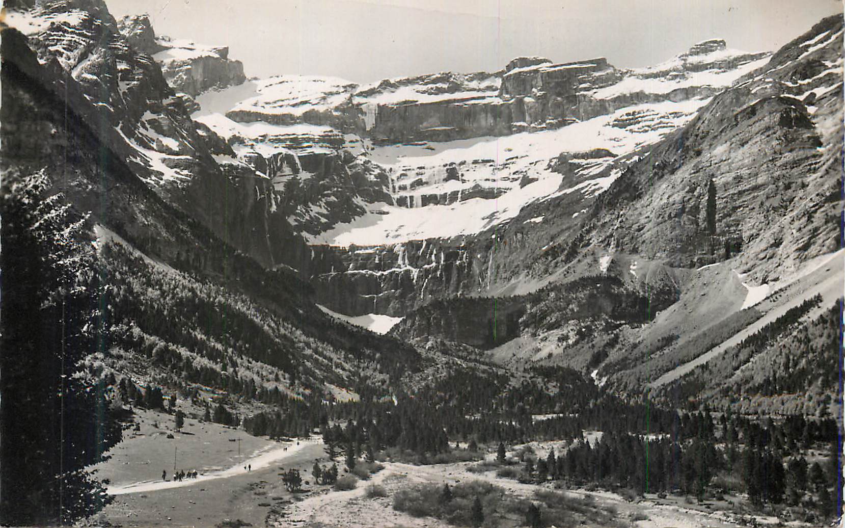 CPM Nos belles pyrenees 1442 gavarnie (h p) les cretes du cirque 3200 m frontiere espagnole et le gave de pau