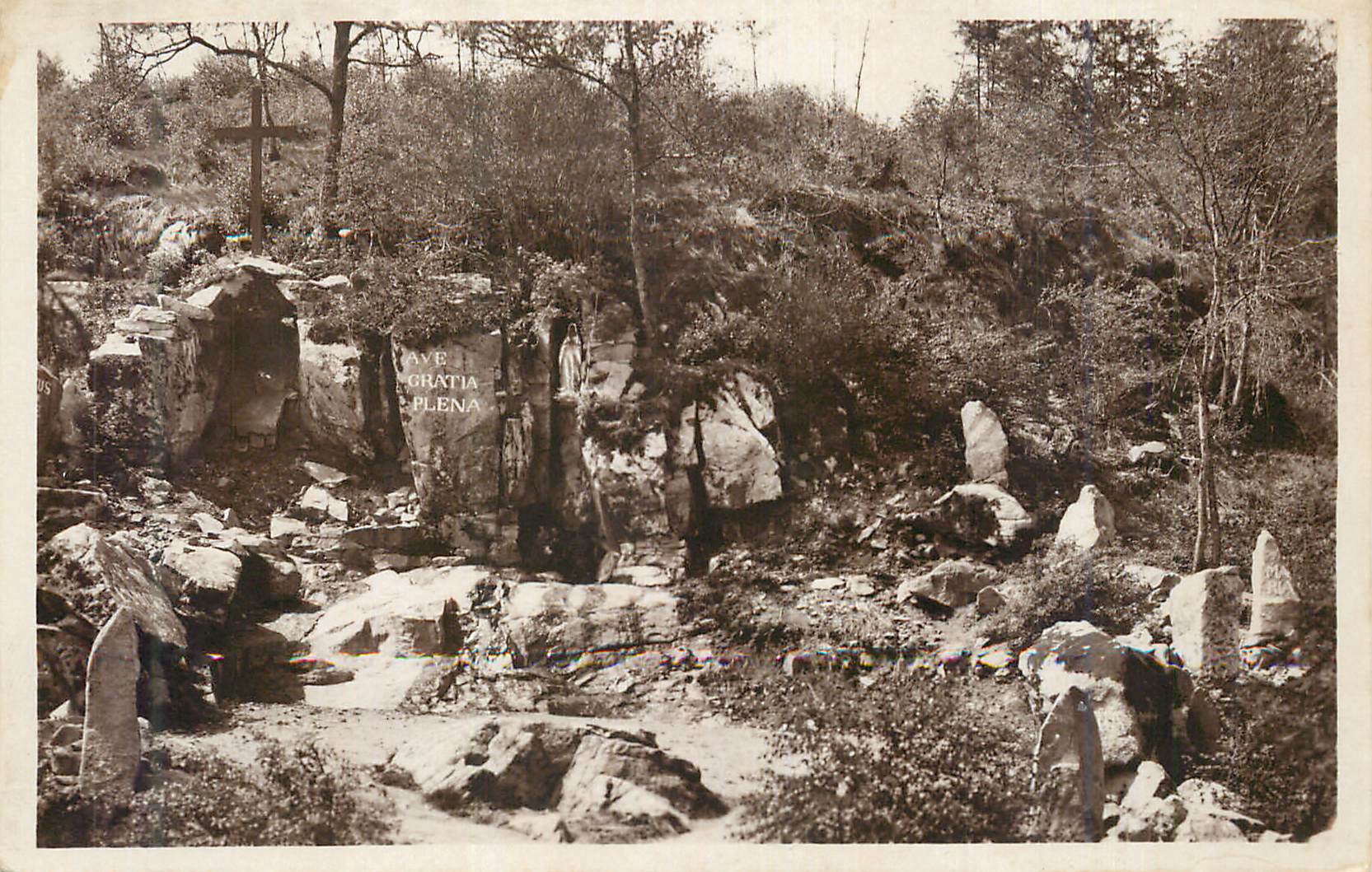 Lieu de pèlerinage à la Vierge — inscription 'AVE GRATIA PLENA' — éditeur inconnu