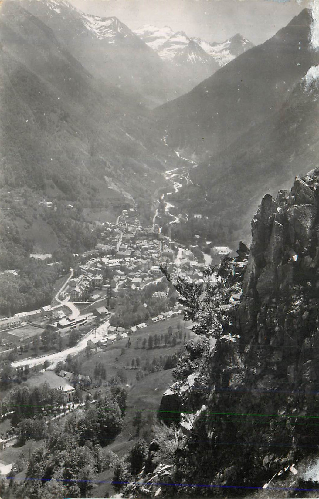 Vue aérienne du village de Saint-Martin-Vésubie — Alpes-Maritimes — éditeur non identifié