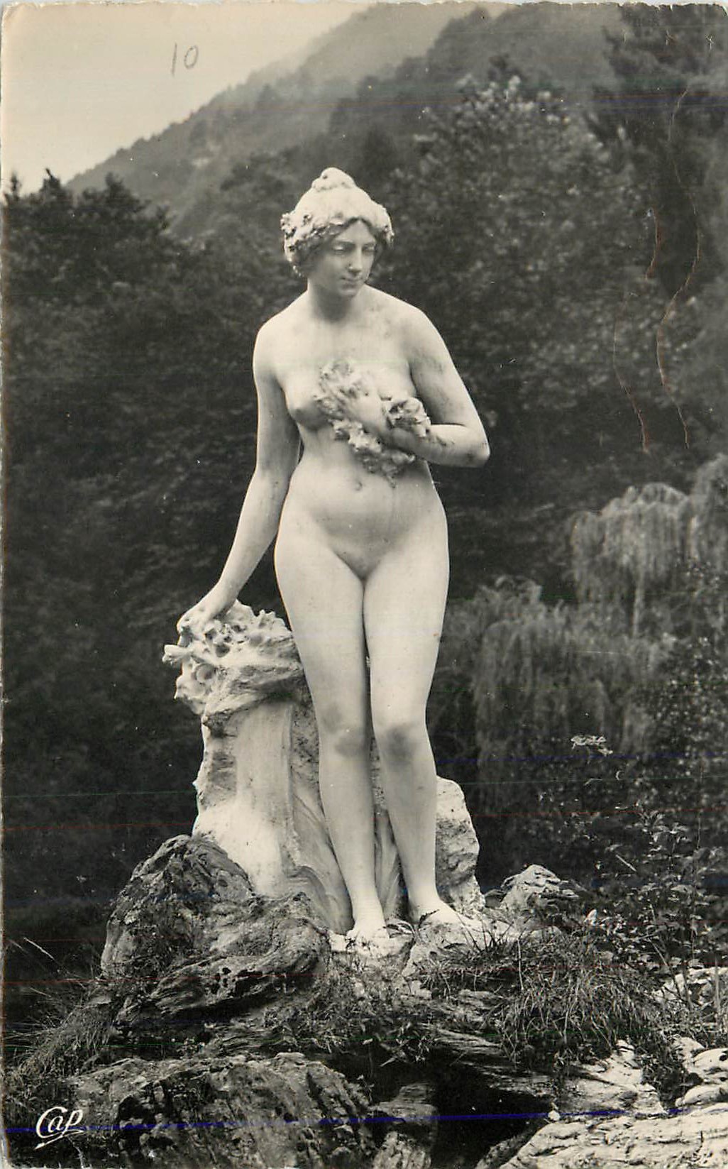 CPM Luchon statue de la vallee du lys par mengue