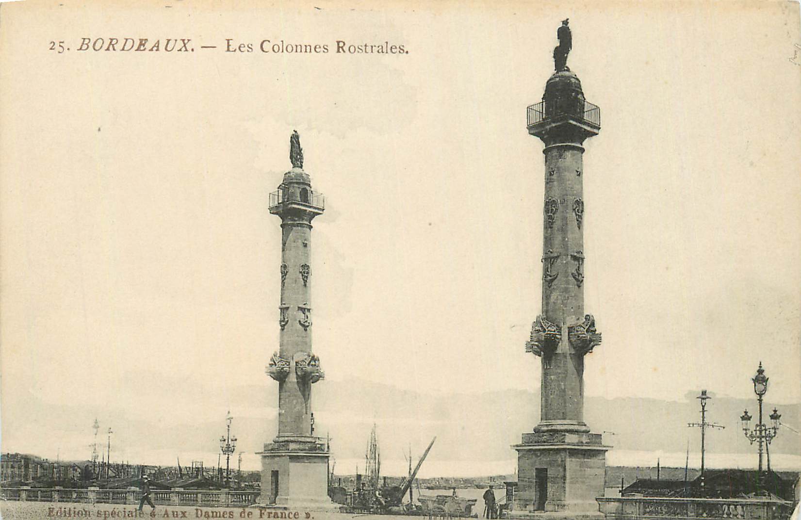 CPA Bordeaux les colonnes rostrales