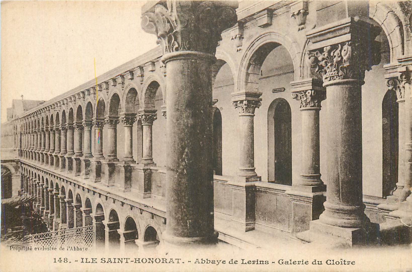 CPA Ile saint honorat abbaye de levins galerie du cloitre
