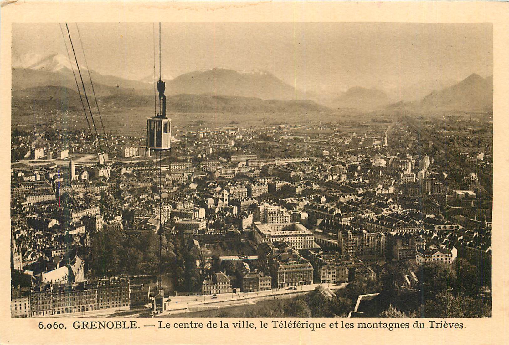 CPA Grenoble le centre de la ville le teleferique et les montagne du trieves