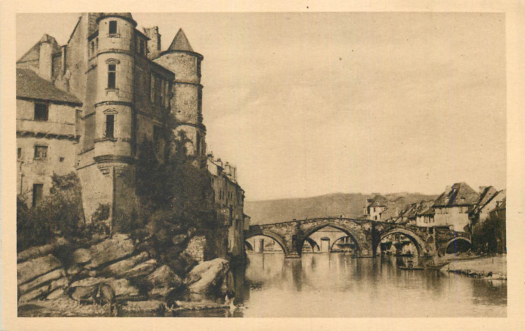 CPA Espalion (aveyron) ancien palais de justice et pont vieux