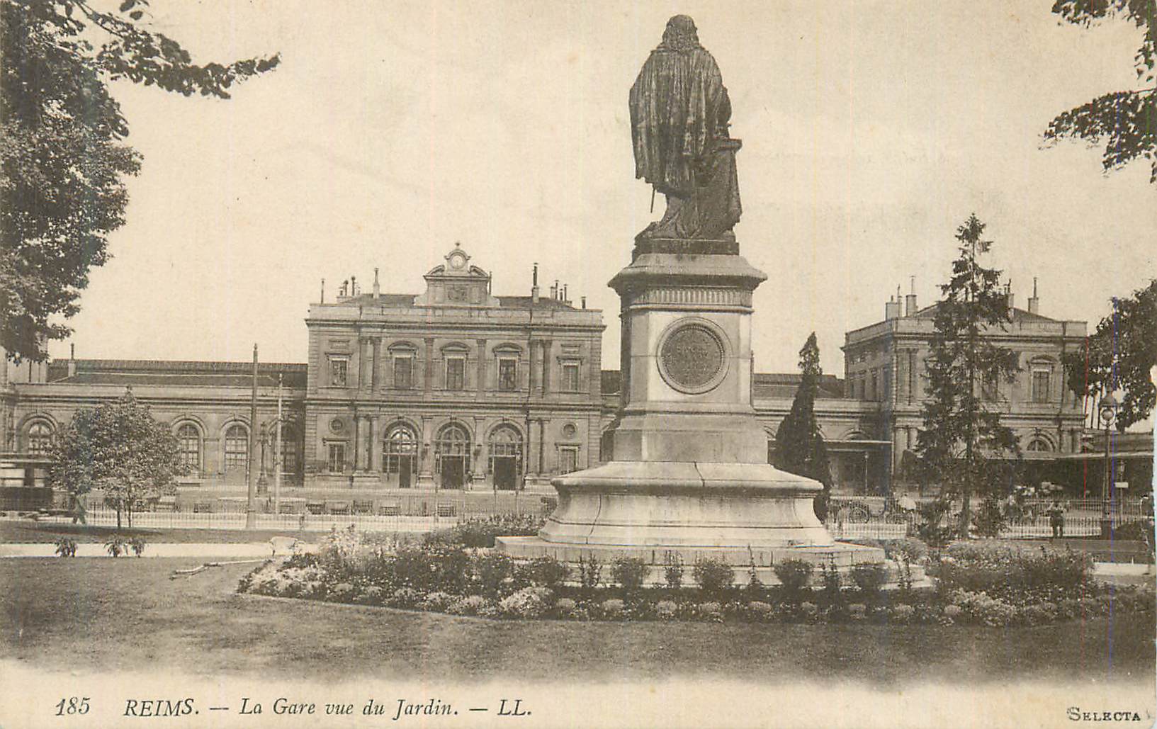 CPA Reims la gare vue du jardin