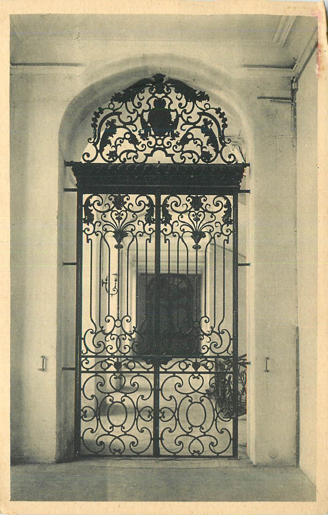 CPA Caen lycee malherbe (anc abbaye aux hommes porte grille)