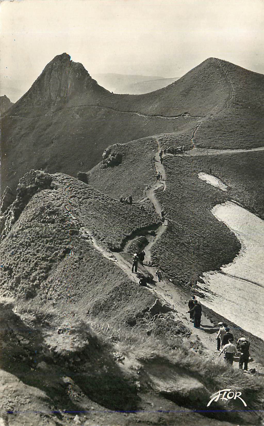 CPM Mont dore (p de d) promenade au sommet du sancy (1886m) le chemin des cretes