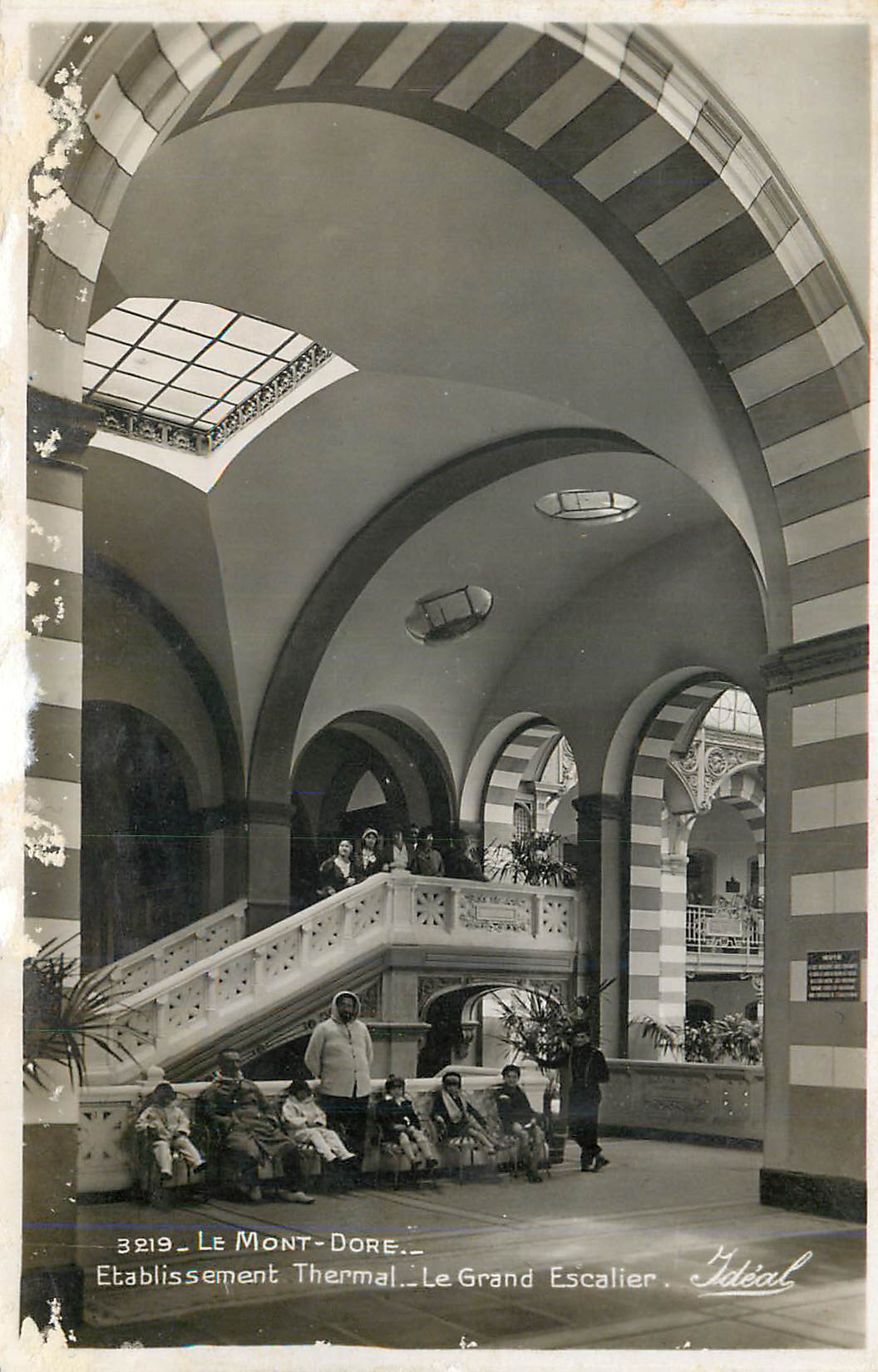 Le Mont-Dore — Établissement Thermal — Le Grand Escalier — Idéal, n° 3219