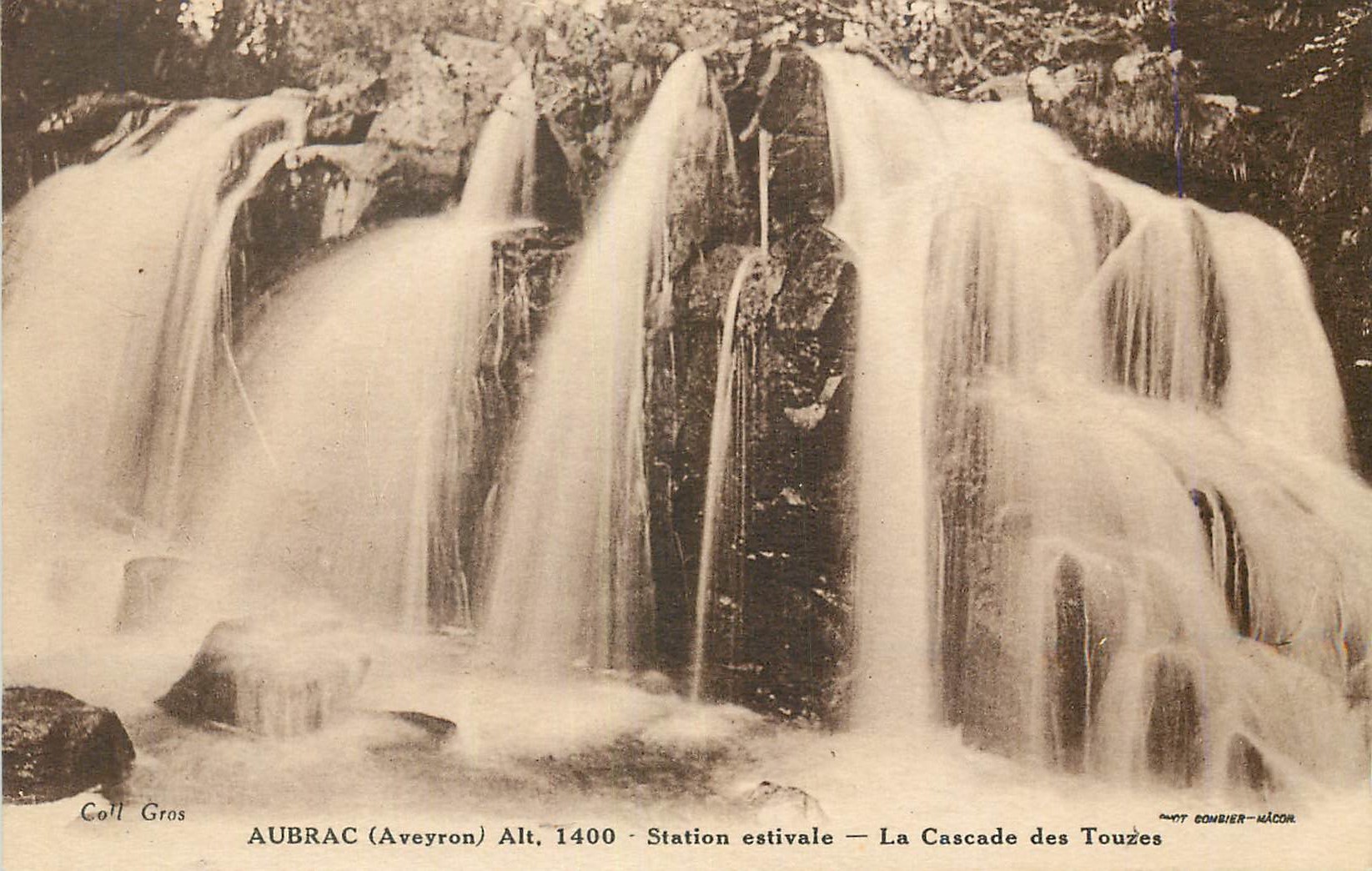 Aubrac (Aveyron) — La Cascade des Touzés — Station estivale — Éditeur : MT Combier-Mâcon