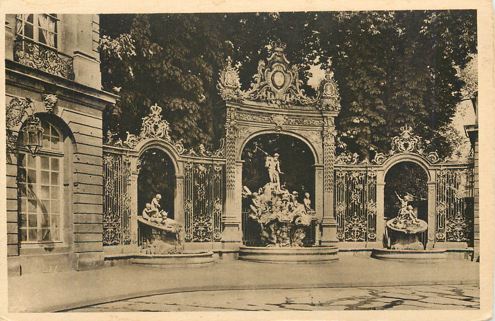 CPA La douce france 6 nancy (m et m) place stanislas le bassin de neptune