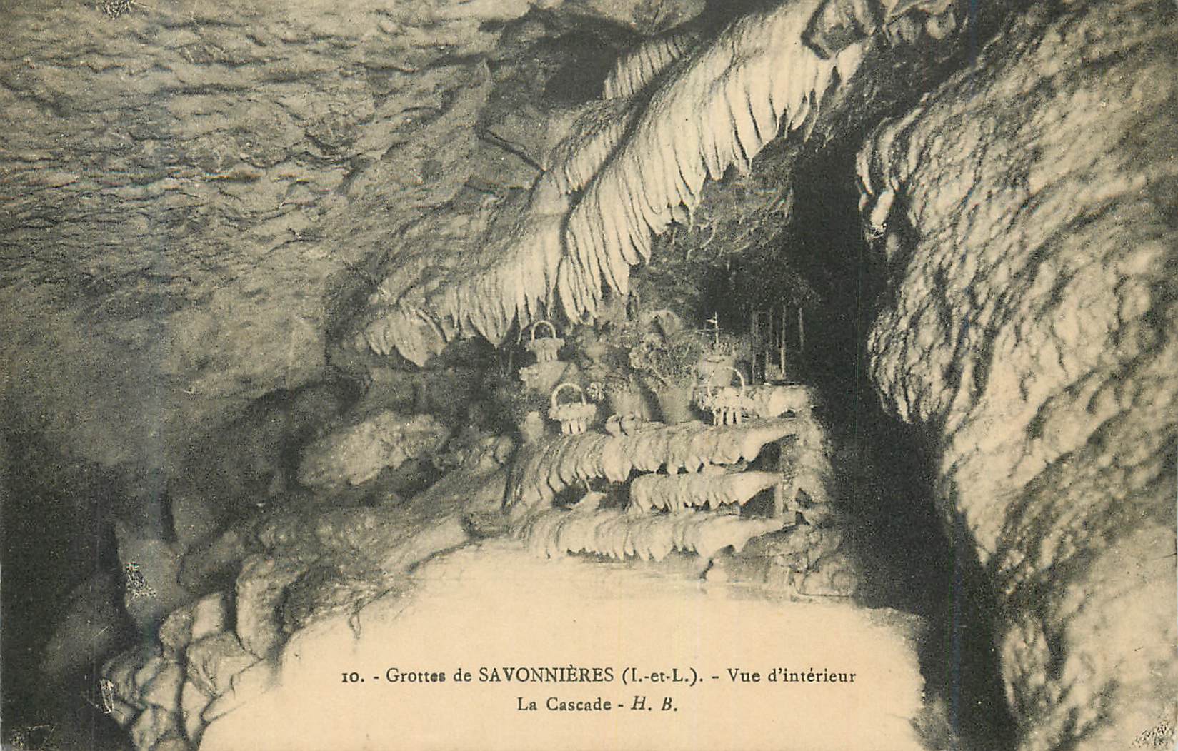CPA Grottes de savonnieres (i et l) vue d interieur la cascade