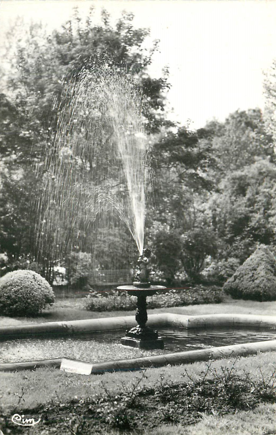 CPM Billy montigny (p de c) 18 le jet d eau au jardin public