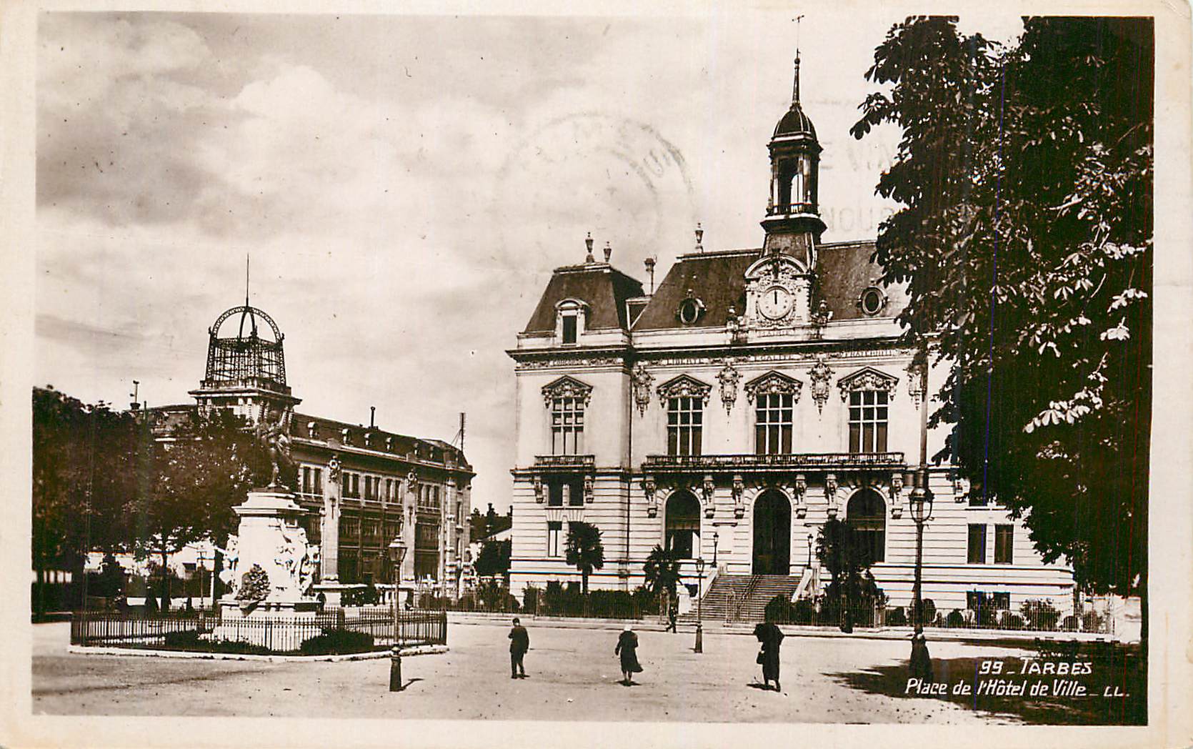 Tarbes — Place de l'Hôtel de Ville — LL. n° 99