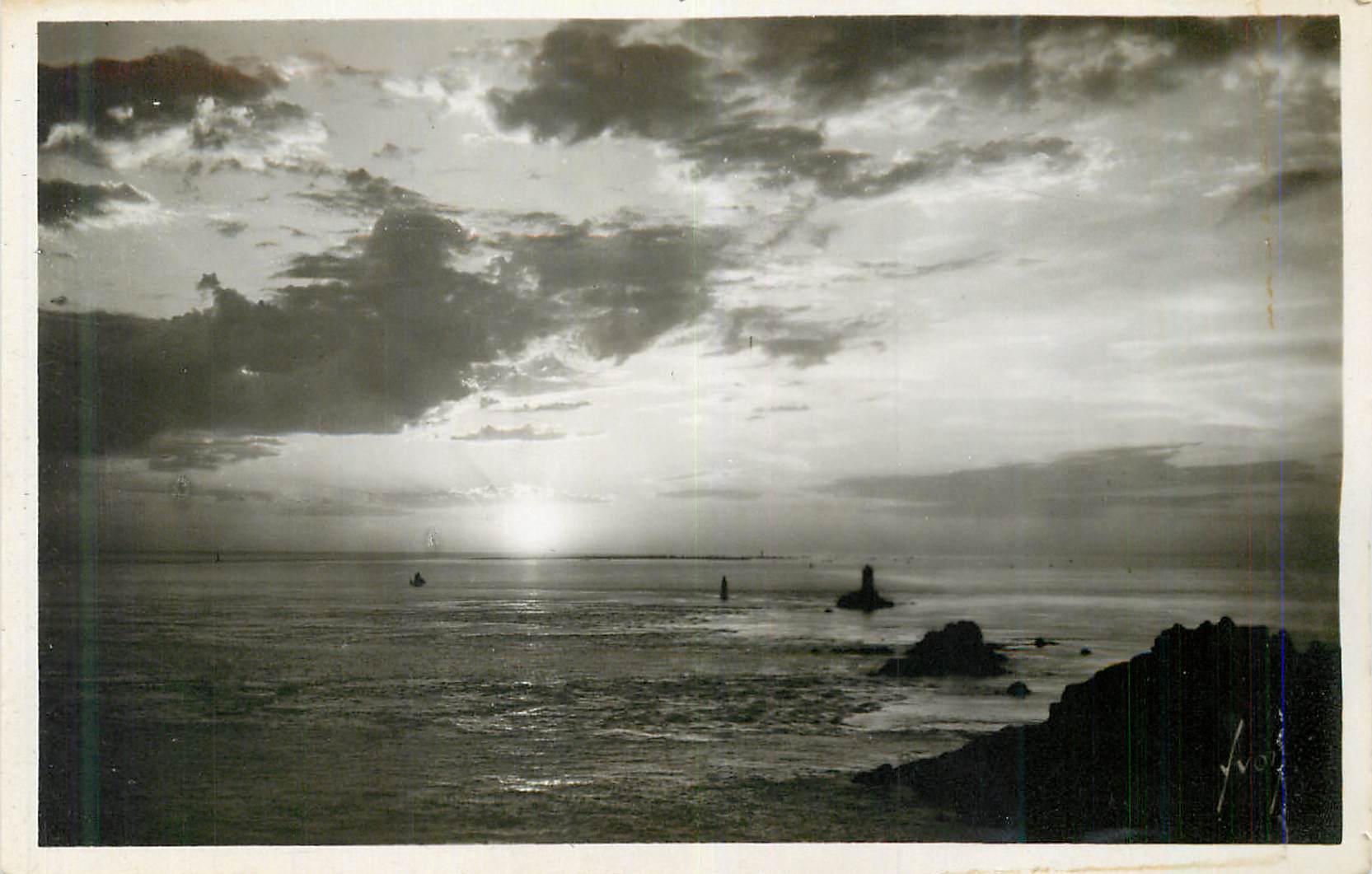 CPM Pointe du raz (finistere) coucher de soleil sur l ile de sein