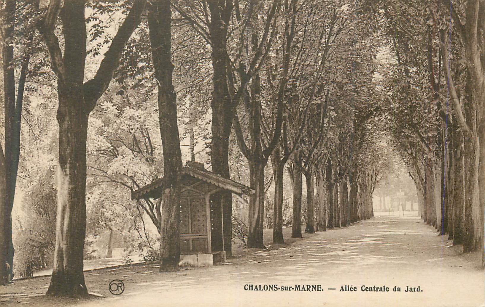Chalons-sur-Marne — Allée Centrale du Jard.