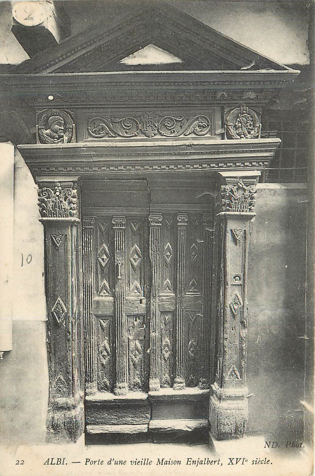 CPA Albi porte d une vieille maison enjalbert xvi siecle