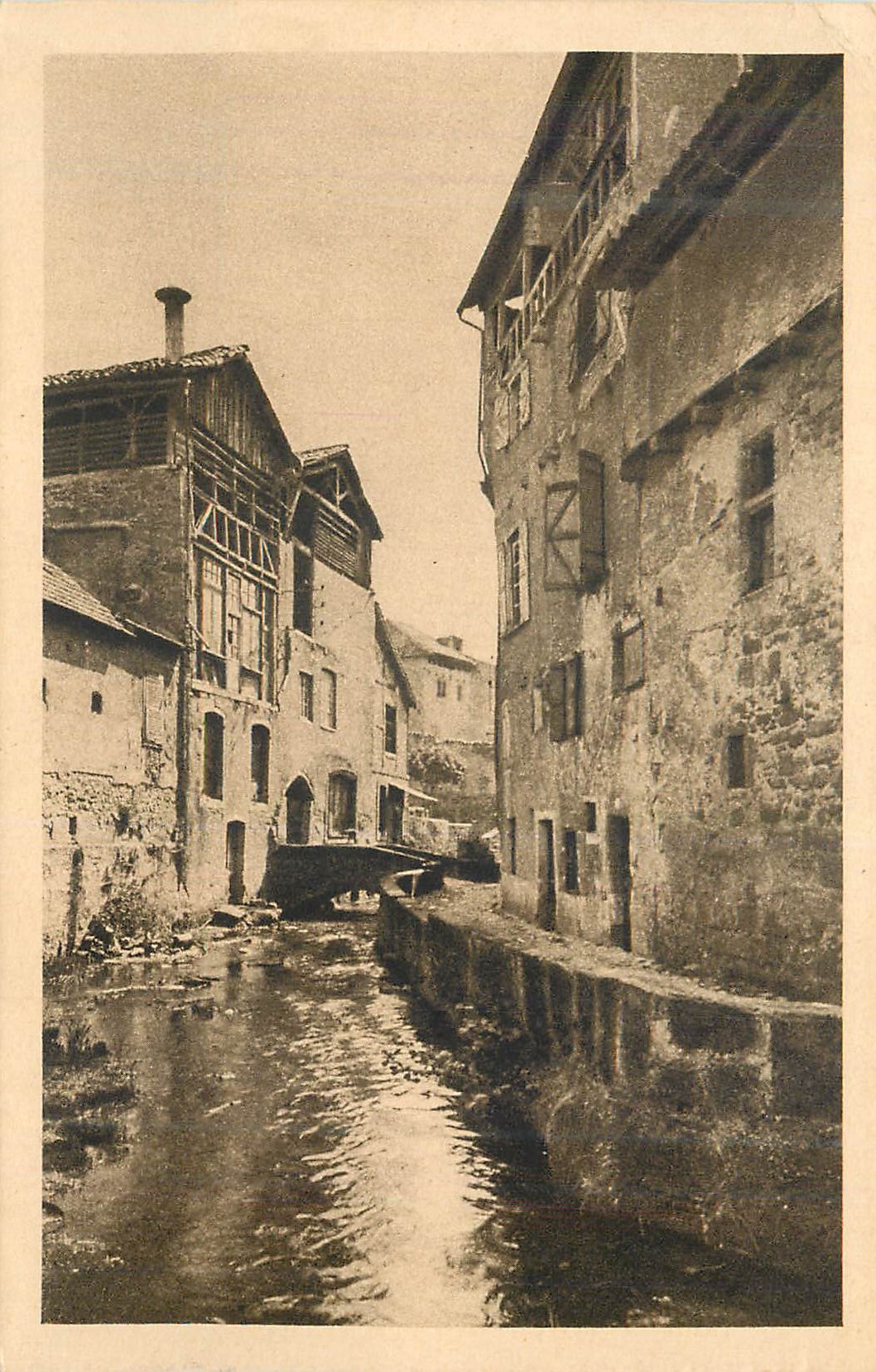 Rue du Moulin à eau — Pont sur le canal — Éditeur non visible