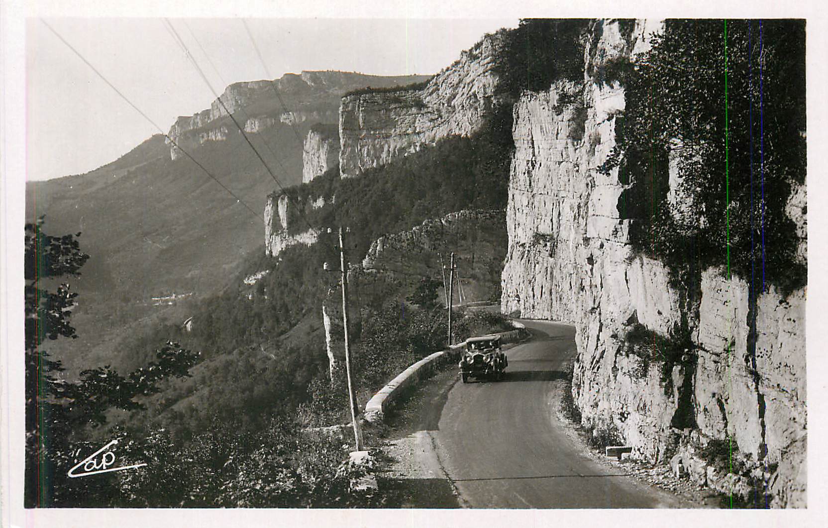 CPM Sur la route de mouthier Automobile
