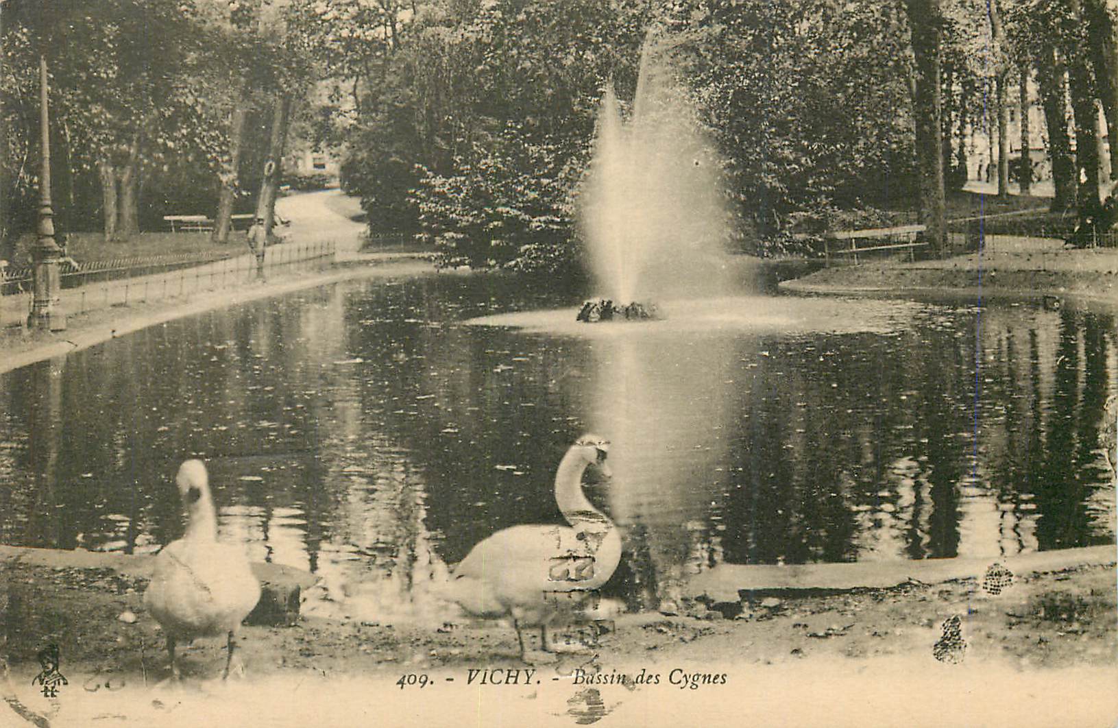 CPA Vichy bassin des cygnes