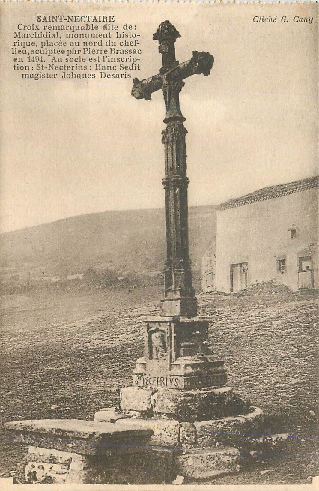 Saint-Nectaire — Croix remarquable de Marchidial, sculptée par Pierre Brassac en 1494 — Cliché G. Cany