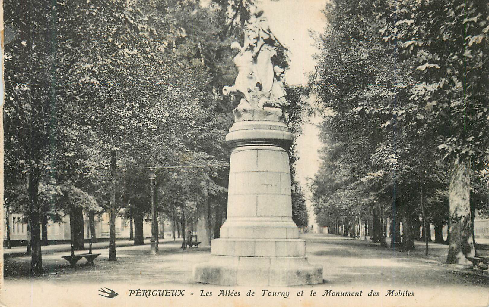 Périgueux - Les Allées de Tourny et le Monument des Mobiles