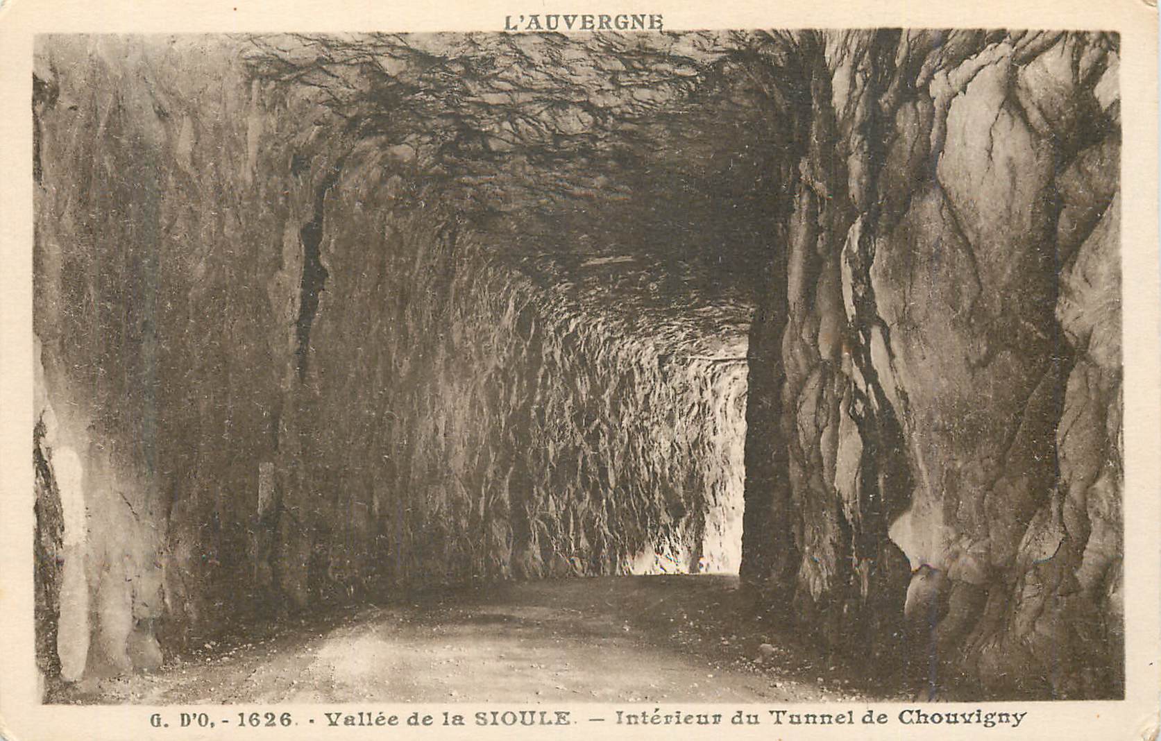 CPA L auvergne 1626 vallee de la sioule interieur du tunnel de chouvigny